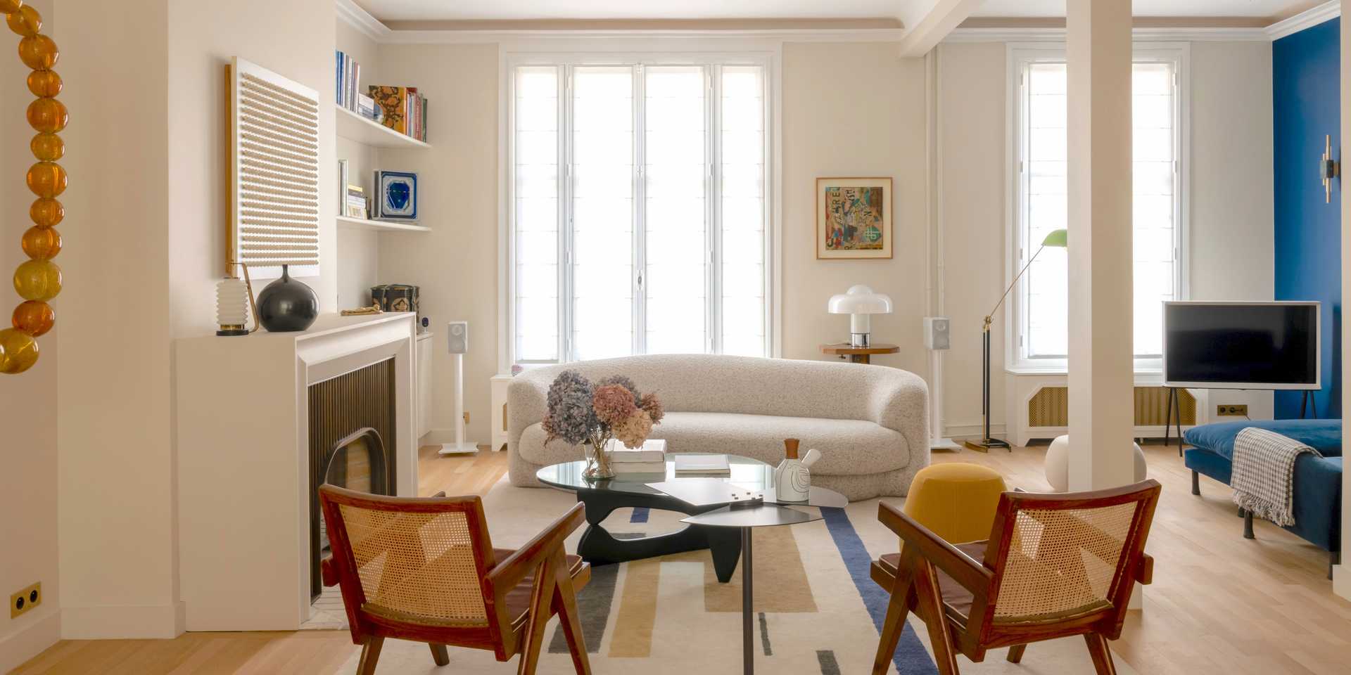 Salon chaleureux aménagé par un décorateur d'intérieur basé à Tours