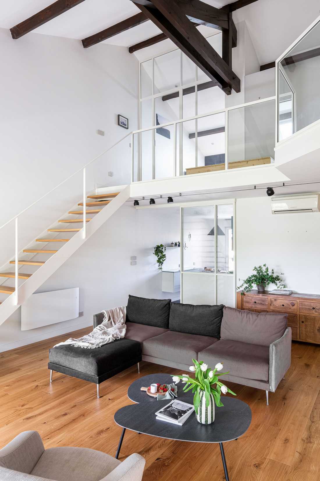 Un architecte réalise une maison contemporaine avec structure poteaux-poutres en Touraine