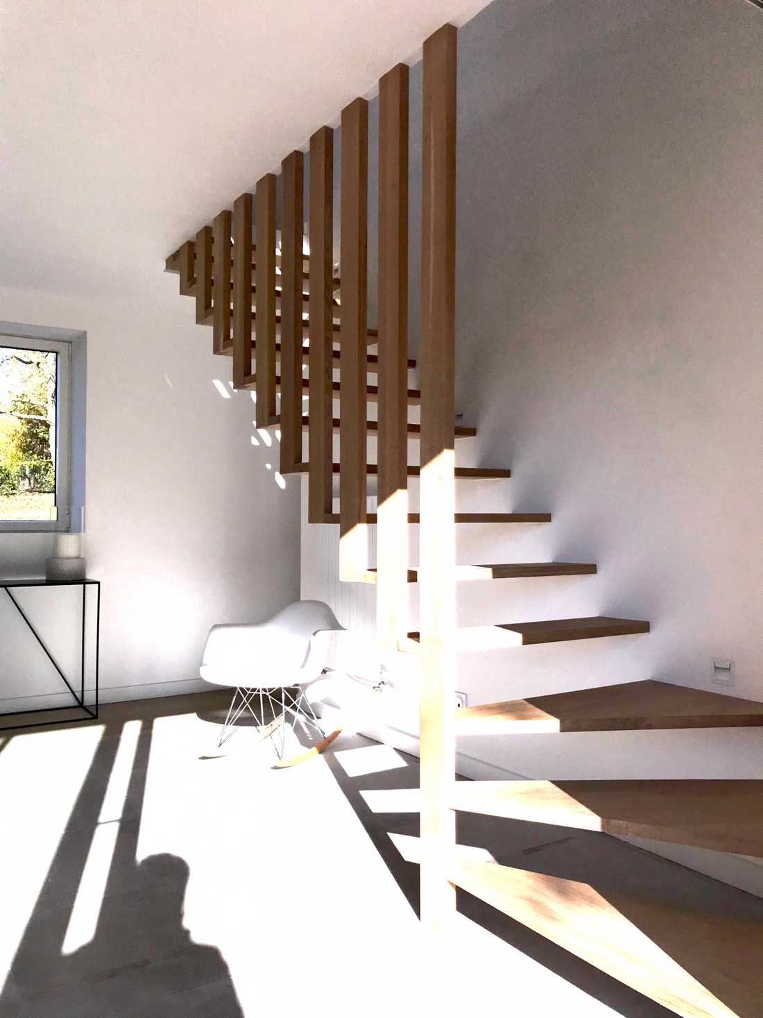 Escalier aménagé par un architecte d'interieur dans un corps de ferme