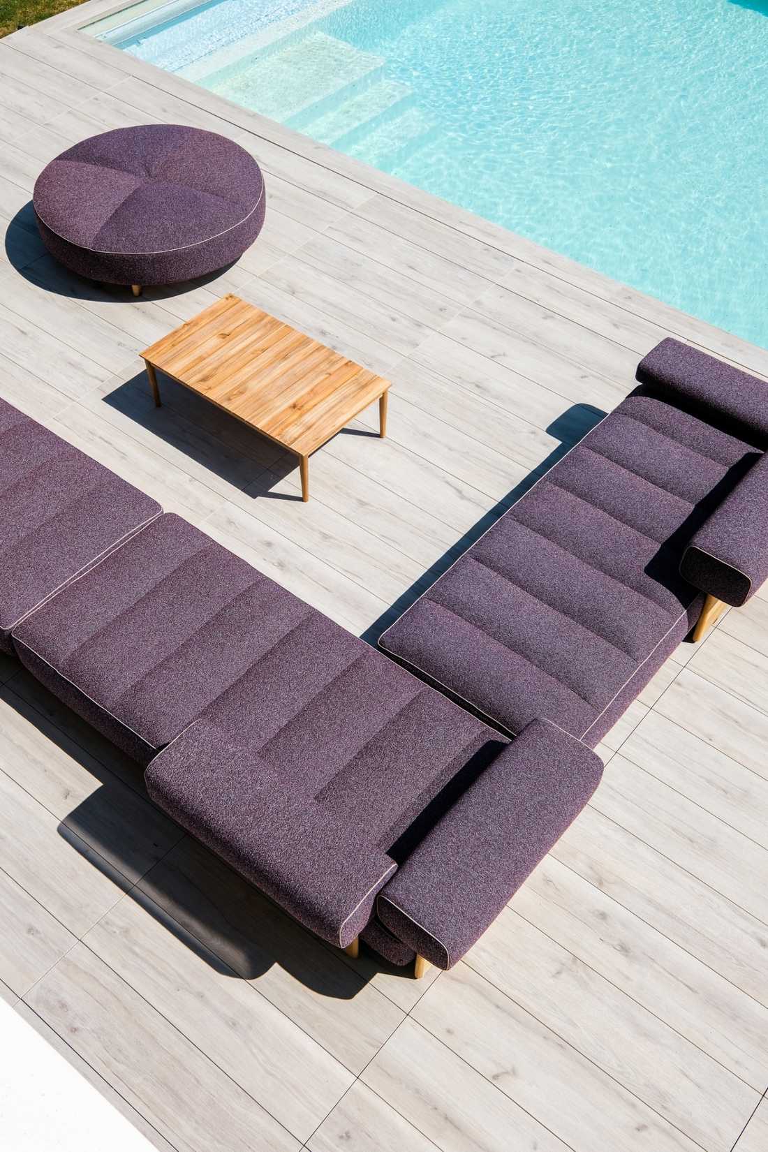 Mobilier de jardin design dans l'espace piscine