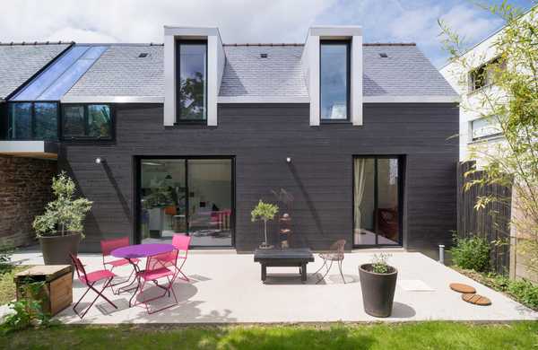 Maison mitoyenne au style contemporain réalisée par un architecte d'intérieur à Tours