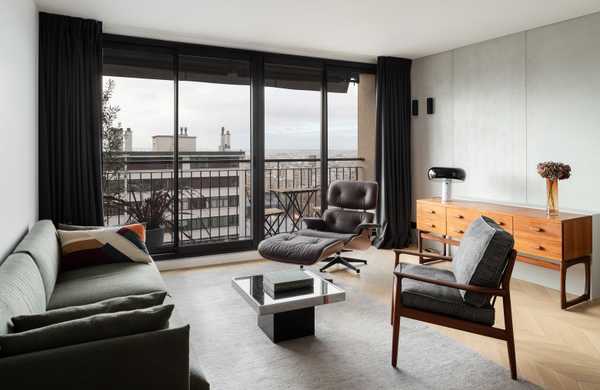 Un architecte d'intérieur modernise un appartement des années 60 à Tours.