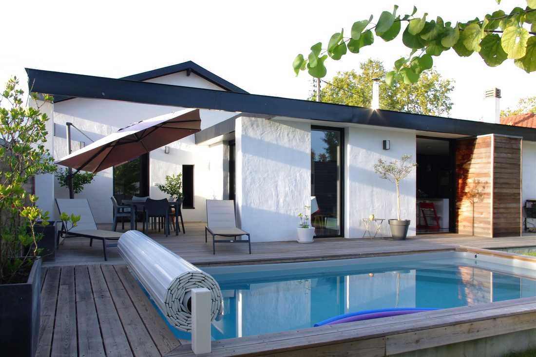Aménagement d'une piscine par un architecte spécialiste des extensions de maison à Tours