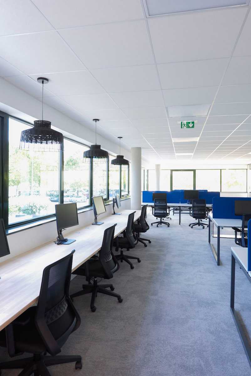 Aménagement intérieur des locaux d'une entreprise - open space flexible