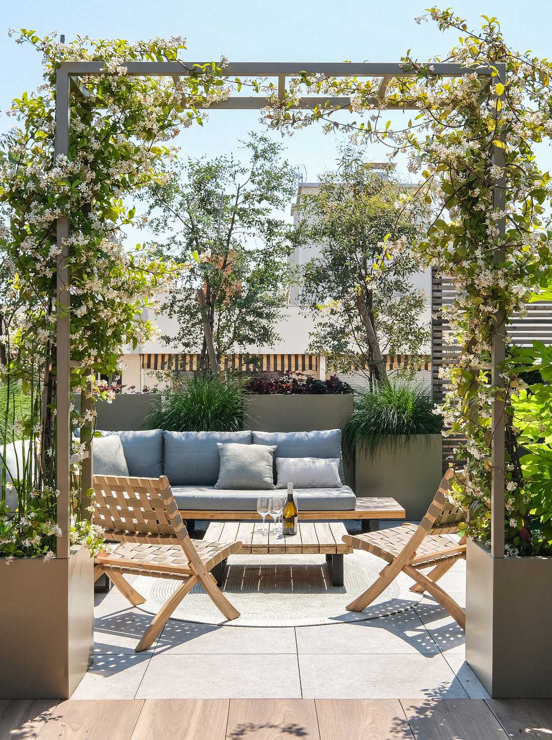 Landscape design of the terrace of a new apartment in Tours