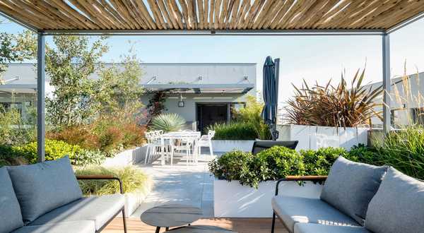 A landscape designers renovates a pool space in a garden in Tours