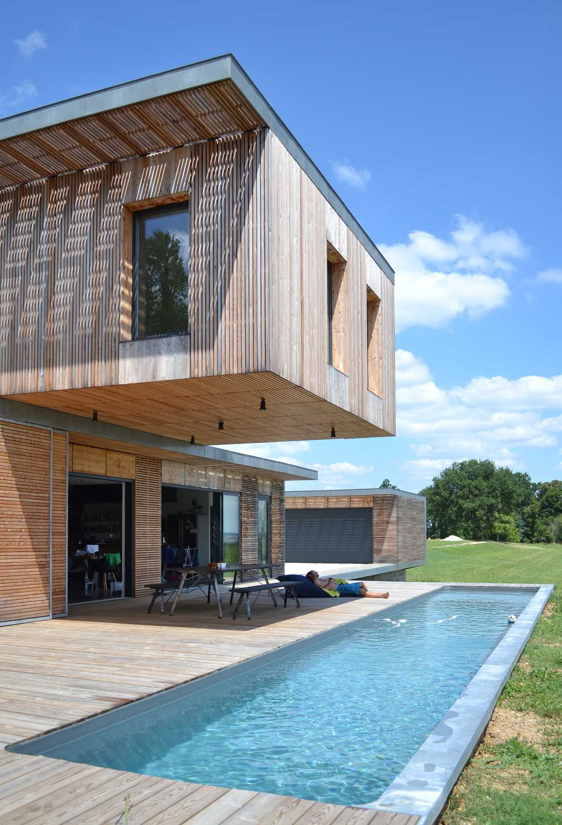 Maison contemporaine bois et béton par un architecte en Centre-Val de Loire