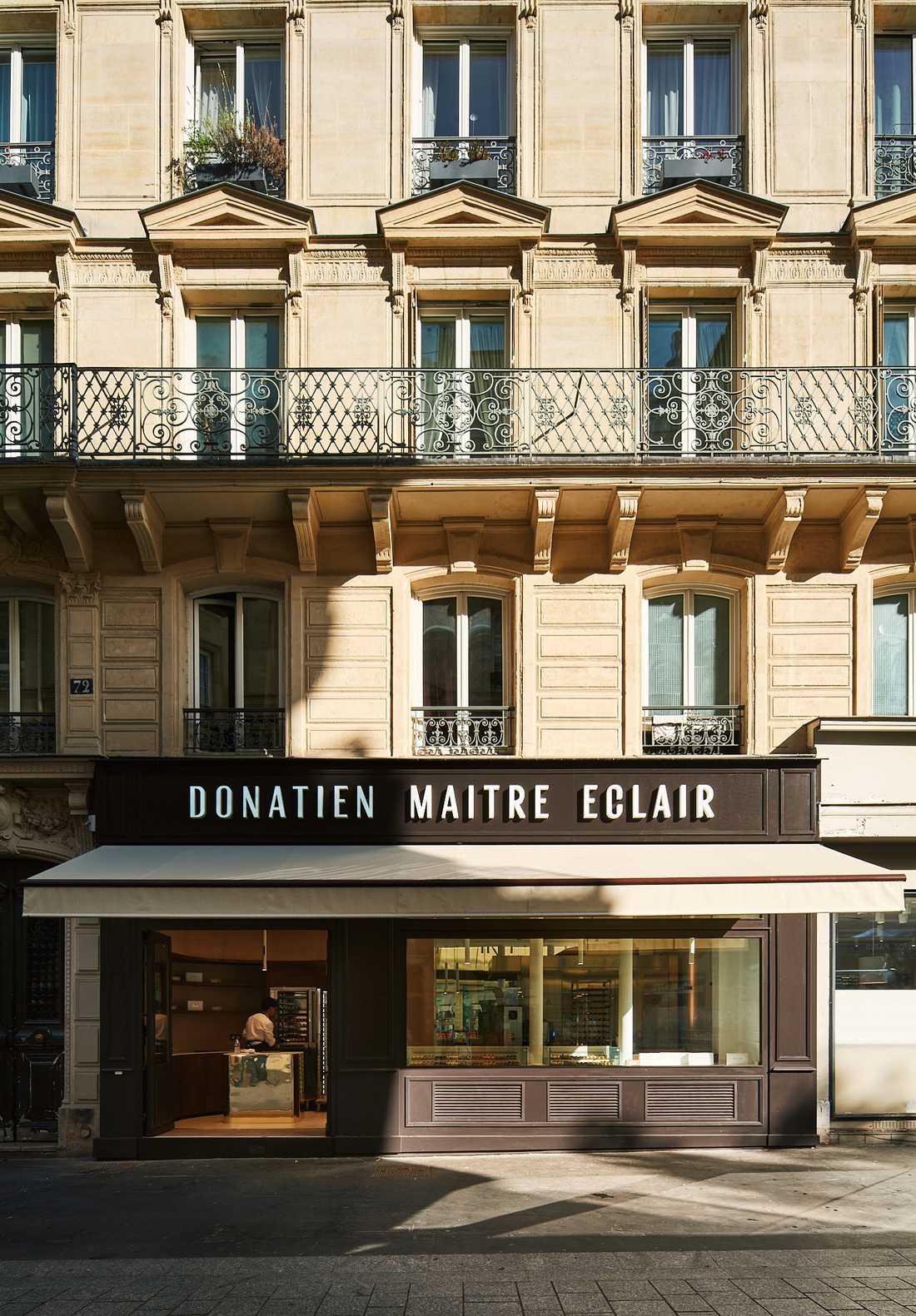 Façade d'une boutique après travaux de rénovation par un architecte à Tours