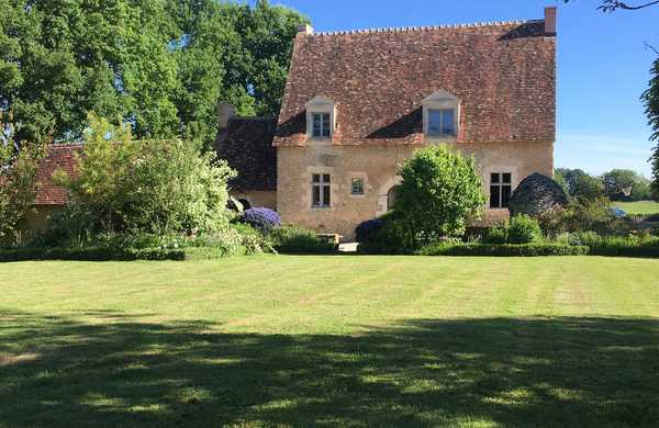 Aménagement paysager du  jardin de villégiature d'une maison du XVIe siècle.