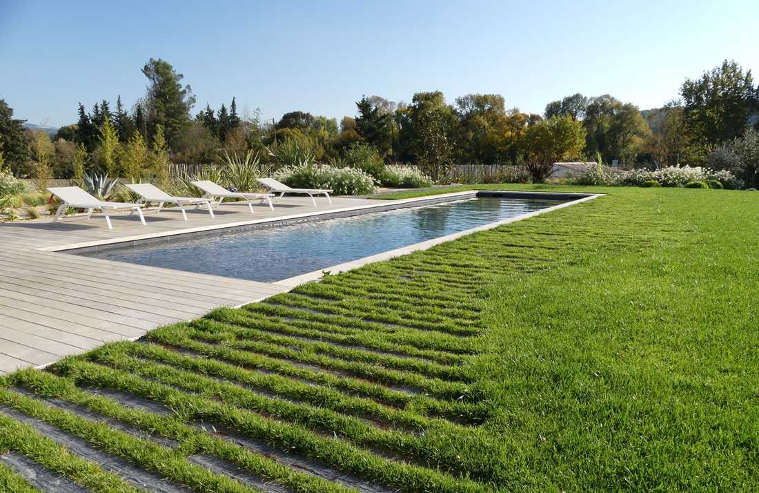 Jardin avec piscine en Touraine