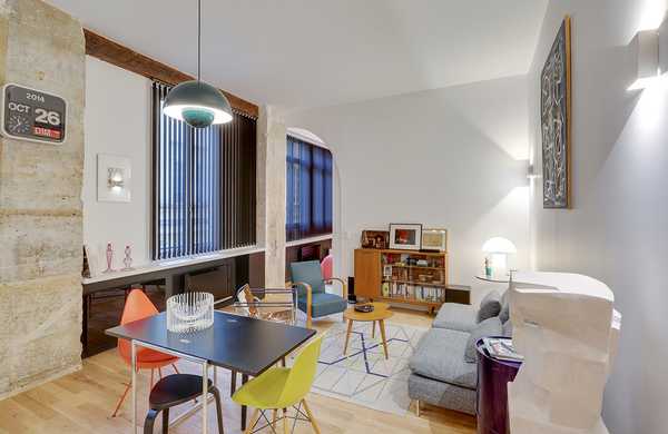 Ce studio type loft est transformé en appartement 3 pièce par un architecte à Tours