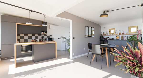 Avant-après de l'aménagement et la modernisation d'un appartement en duplex avec terrasse par un architecte d'intérieur à Tours.